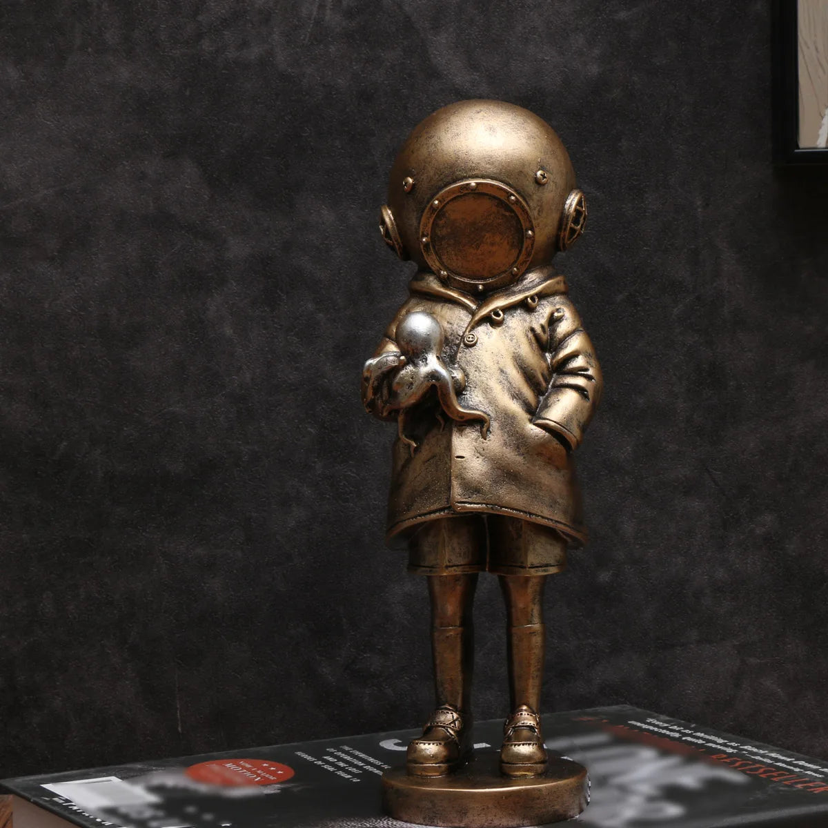 Creative Bronze Banksy Deep Sea Diver Sculpture - Doodle Master of Loneliness and Communication Home Decor