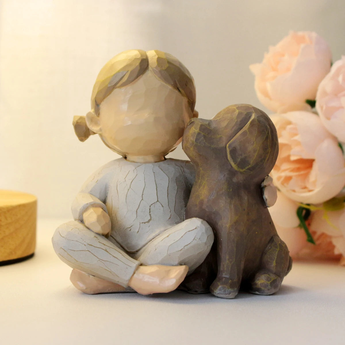 Resin Handicraft Statue of Girl and Dog for Home and Living Room Decoration