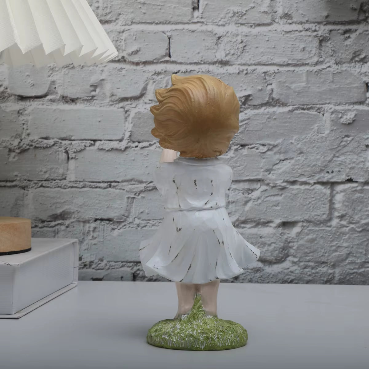 Banksy-Inspired Heart Balloon and Flying Girl Modern Sculpture for Home Décor